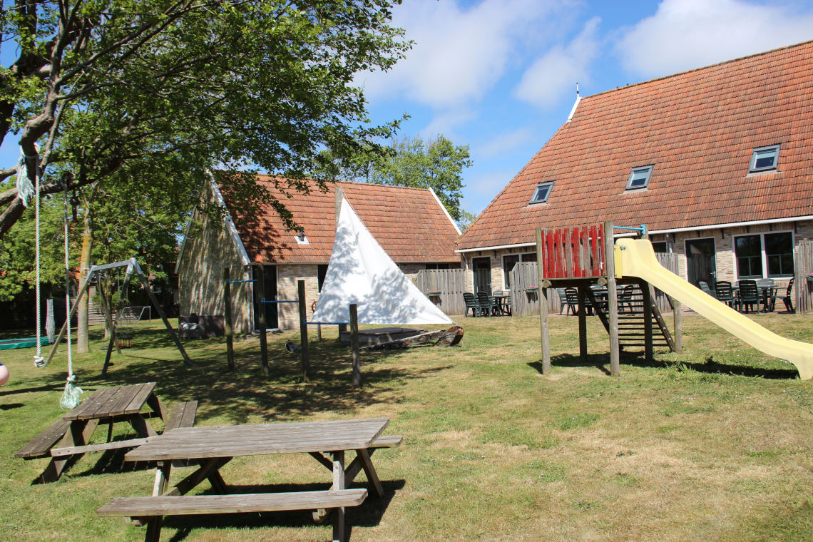 Speeltuin met picknickbanken Finistère Terschelling